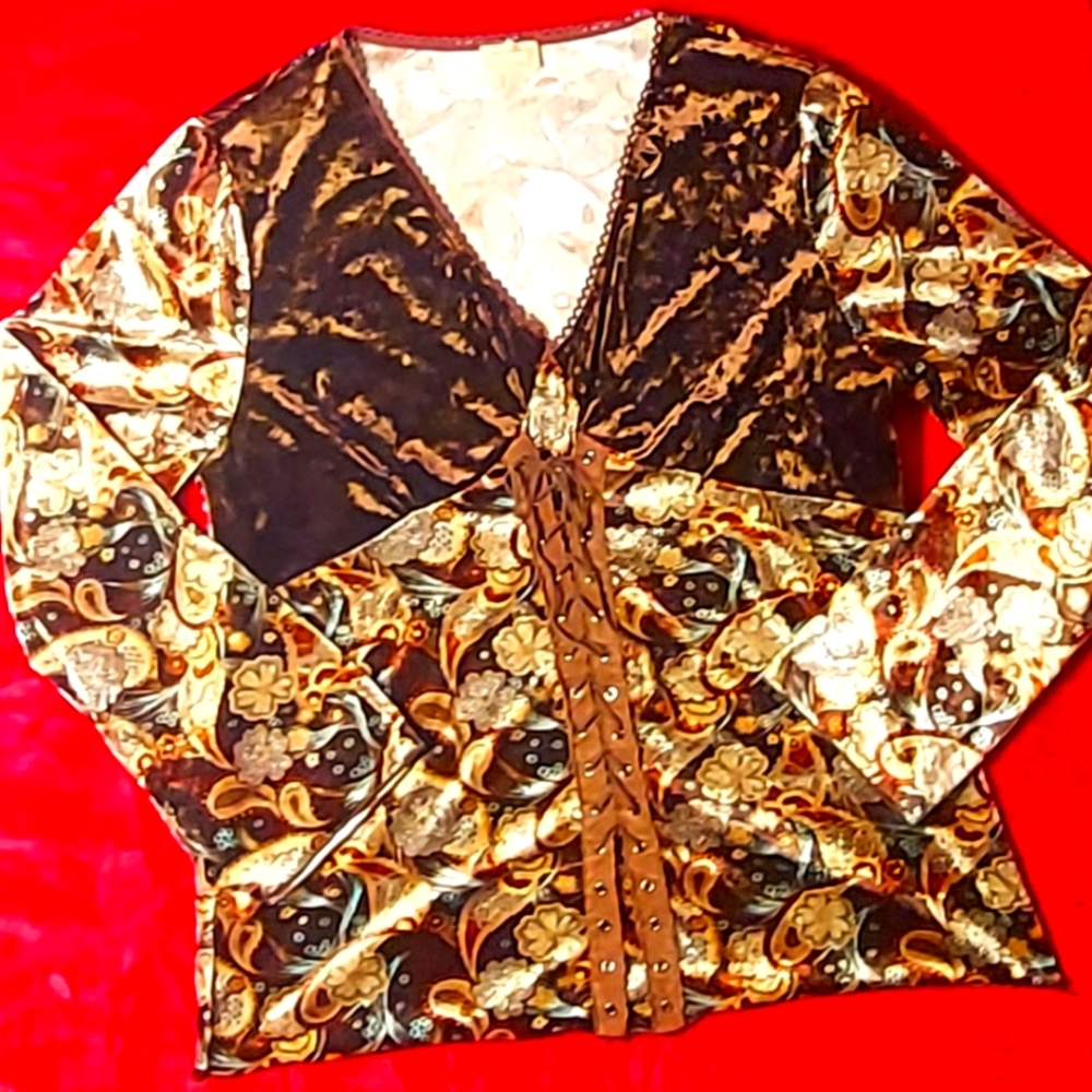 Erica  ladies crushed velvet top
